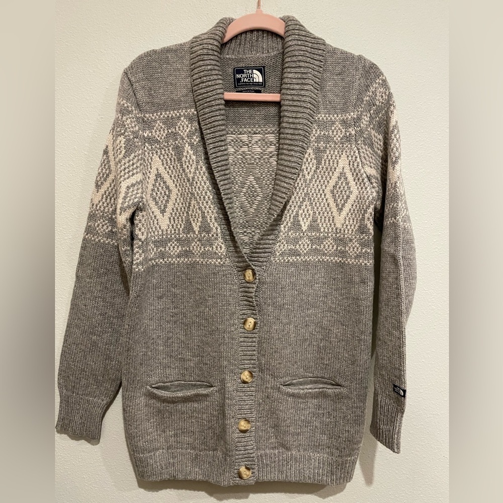 North face cardigan button cardigan sweater with gray and white design. … - Picture 1 of 6